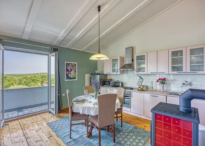 Apartment Ana With Balcony