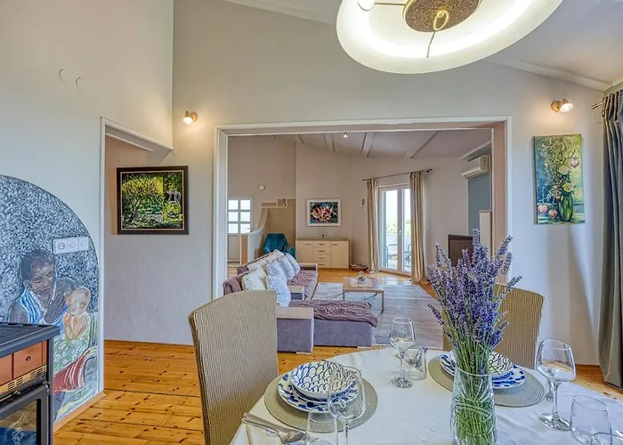 Apartment Ana With Balcony