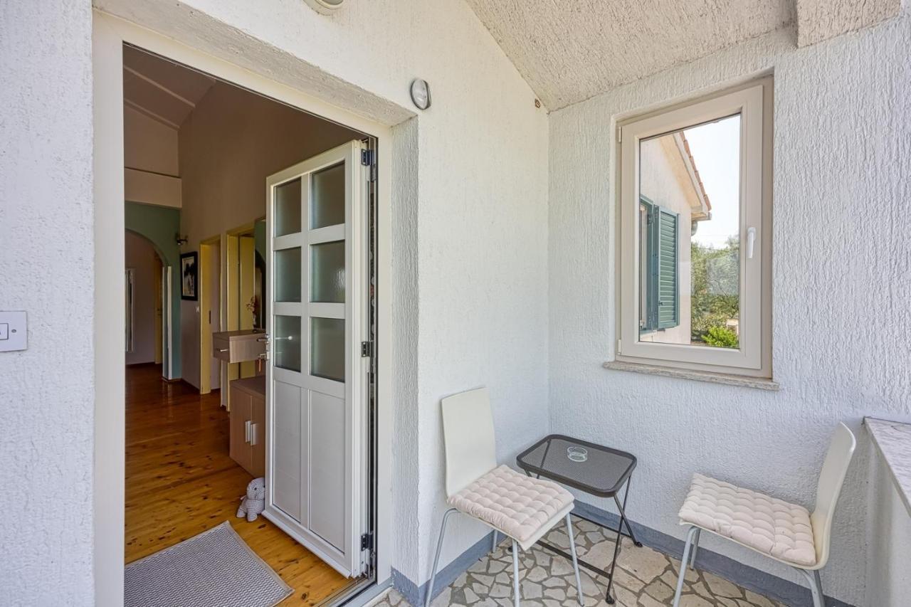 Apartman Ana With Balcony Stranici kod Lovreca